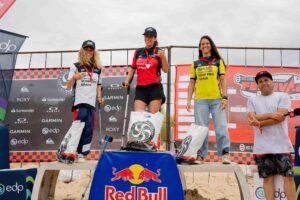 Podium femenino categoria Stand Surf adaptado en la playa de Somo