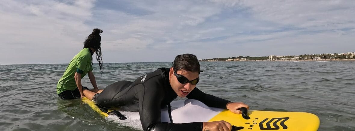Surf con tabla adaptada