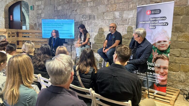 Representantes de SUPerando participando en la mesa redonda sobre voluntariado inclusivo en el Barcelona International Community Day 2025 en el Museu Marítim de Barcelona